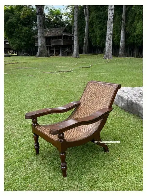 这样的英殖民缅甸柚木藤躺椅放在院子是画
