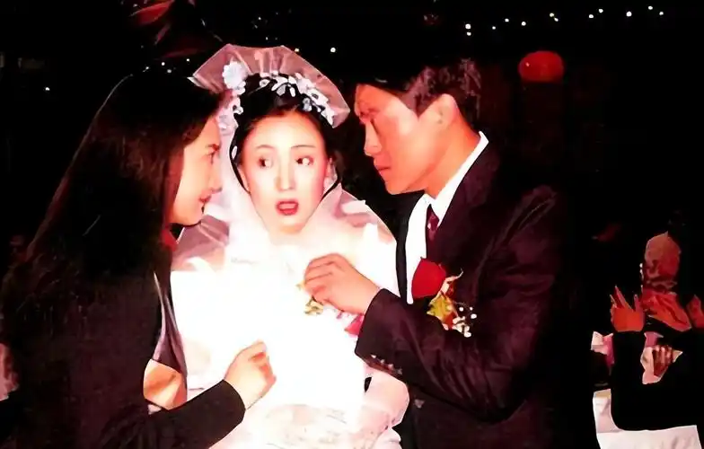 回顾何冰曾每月工资99元今成视帝娶初中同学每一分钱都上交