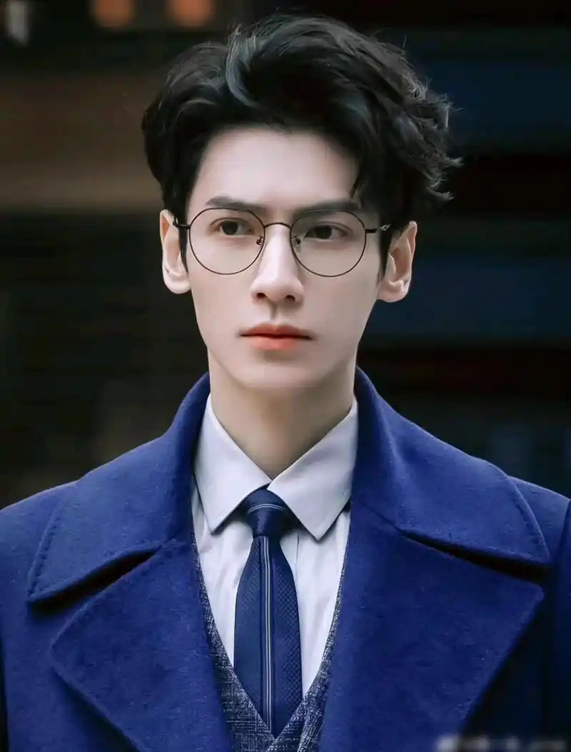 真人版"来找茬",罗云熙晒自拍,粉丝举着放大镜一看:不得了!