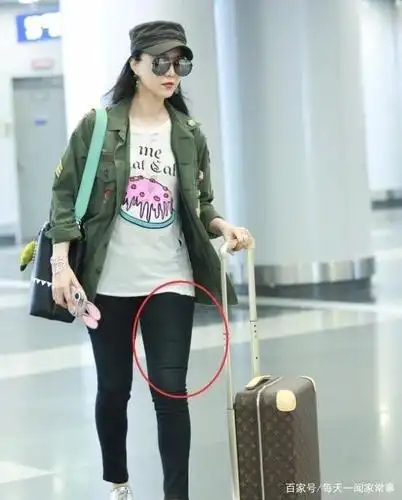 范冰冰胖了多少斤?肚子鼓鼓的,穿阔腿裤腿就短了!