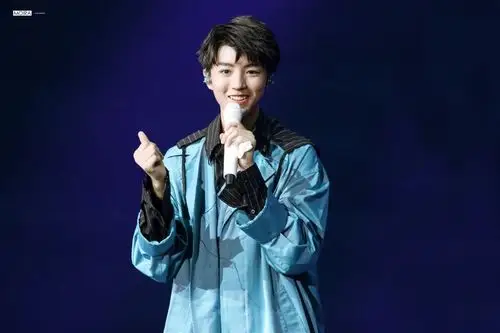 王俊凯18岁生日见面会