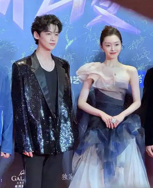 25娱乐瓜:王一博任嘉伦张颂文刘诗诗金晨宋轶许凯景甜王鹤棣_造型