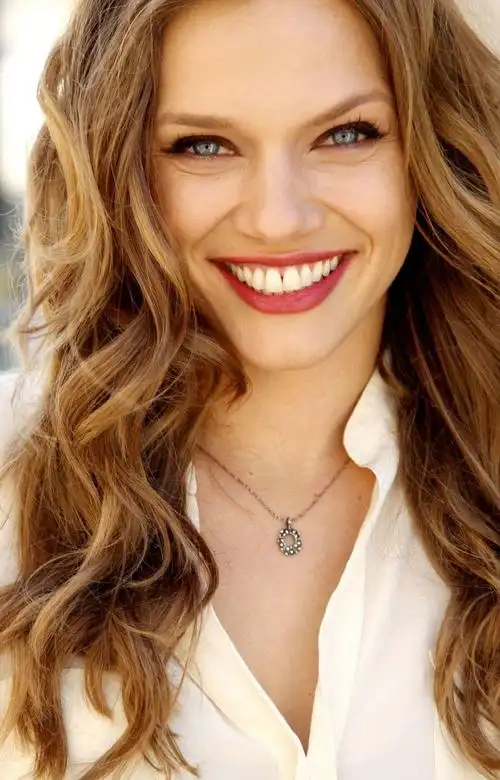 人物,名人,特雷西spiridakos,长发,美女,模特,微笑,服装,项链(tracy s