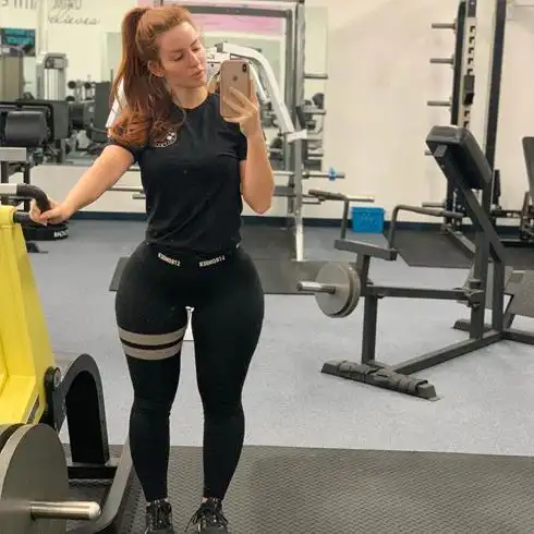 医学女博士钟爱健身,大腿围度比腰还粗,凭借夸张的身材疯狂吸粉|肌肉