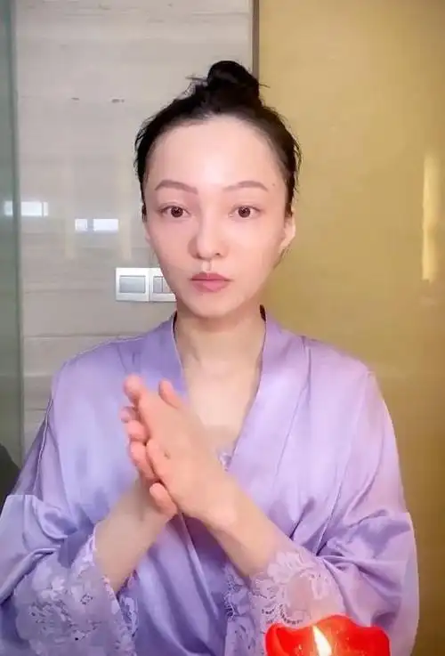 "素颜无人识"的5位女星,镜头前艳光四射,卸妆后:大姐你哪位