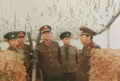 他是总后勤部原副部长59岁授中将65岁升上将儿子却是锅炉工