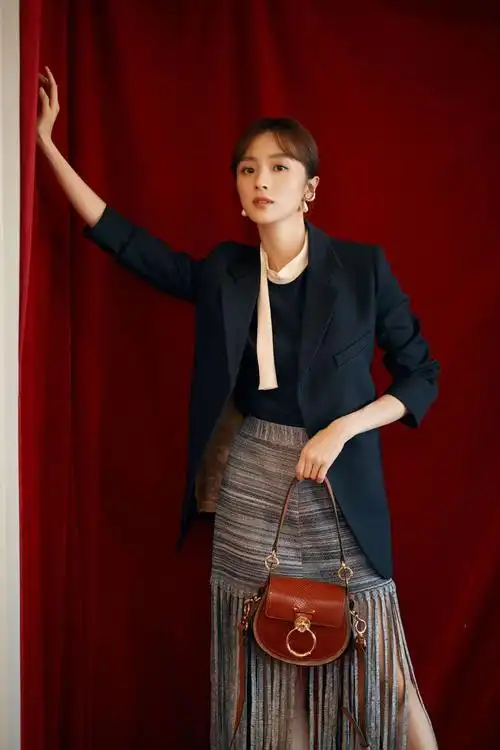 胡冰卿《艳势番之新青年》发布会靓丽图片