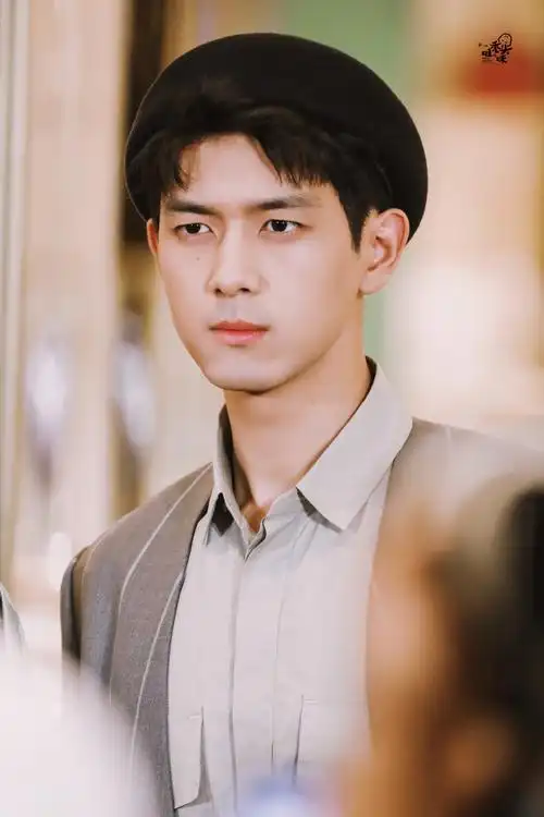 李现抵达之谜#6015#李现的ing#20200731 卡地亚上海恒隆精品店