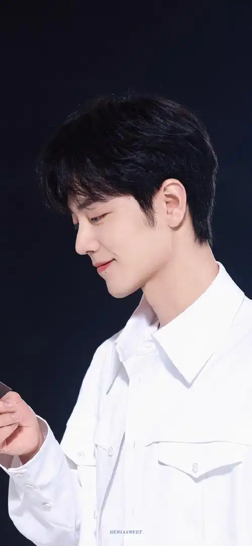 肖战壁纸超话#肖战#xz#13向全世界安利肖战#    好喜欢这一组照片呀