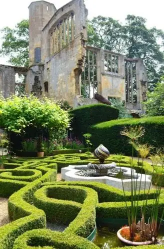 英格兰格洛斯特郡休得利城堡花园,据史料记载有1000多年的历史,曾经是