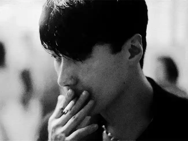 1995年 金城武 黎明的《堕落天使》每一帧都像三月雨季街拍示范