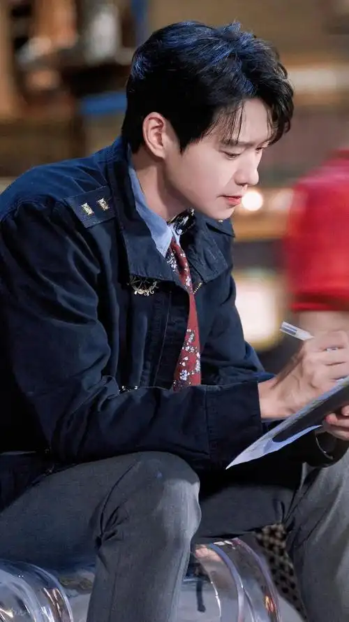 魏大勋壁纸好漂亮的修勾感觉脸蛋很好亲的样子