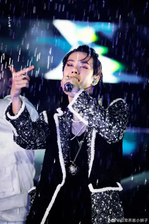 王一博这就是街舞3##王一博水舞台太炸了