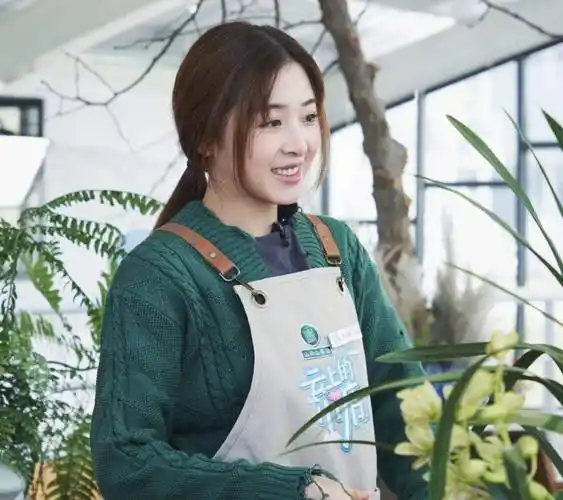 33岁张含韵胖若两人,自曝110斤易胖体质,网友调侃"像怀孕"_身材_后续