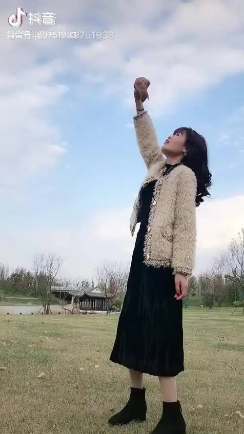 这么冷的天把我的气质都冻没了谁要是给我买棉袄我就跟谁跑去年就想跑