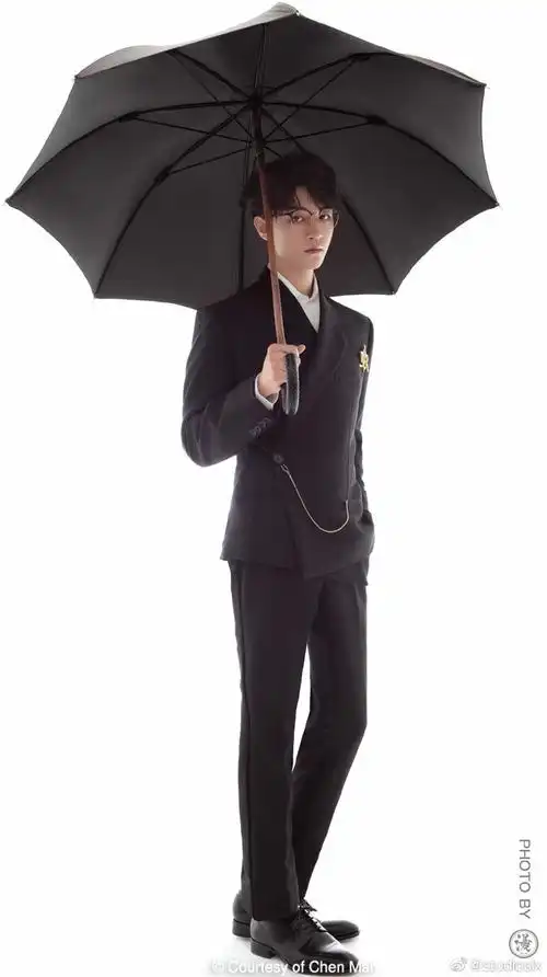 王源我们真的很舍不得你走谁让你喜欢音乐呢毕业快乐等你回家记住校规