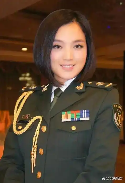 著名歌手白雪:与圈外精英丈夫离婚后,带娃再嫁完美小丈夫