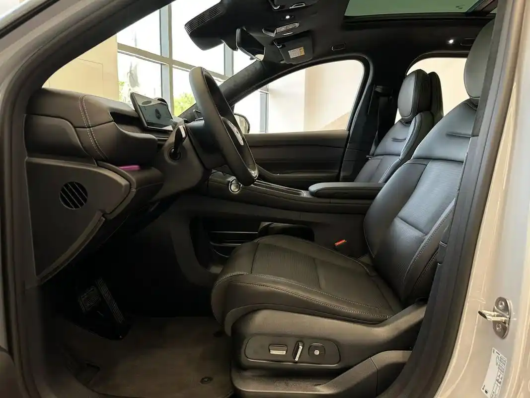 全新蔚来es6 星灰外观 玛瑙黑内饰 实拍 蔚来全新es6登上热搜榜!