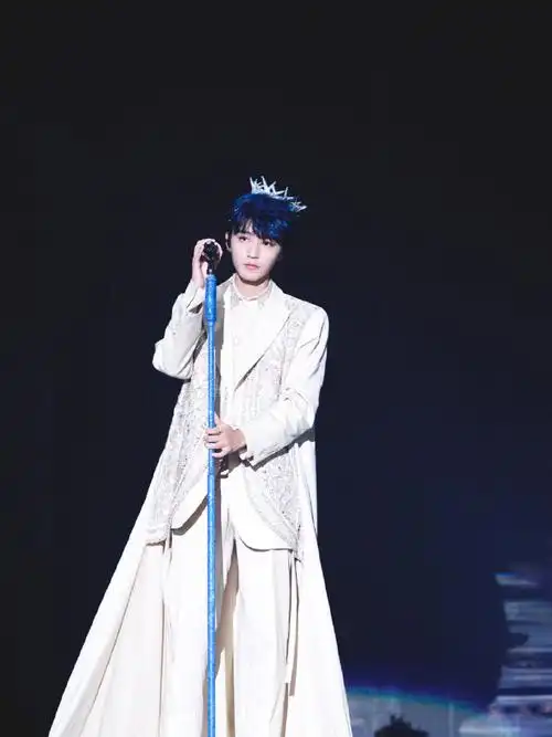 是逐渐成熟的演员,也是舞台上的王子97@tfboys-王俊凯生日快乐