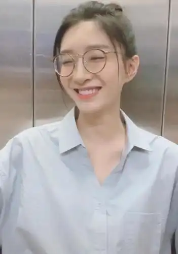 江疏影34岁是这个样?当看到她素颜照后,网友:这么真实的吗?