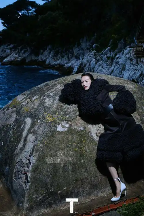 章子怡t锦绣六月刊夏日飒爽封面大片