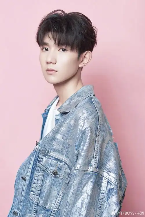 [tfboys][新闻]180316 王源队长发博放帅照 不忘口号"就是刚"