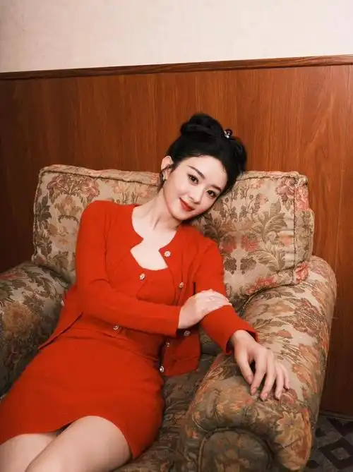 赵丽颖红裙蝴蝶结盘发造型,美呆了