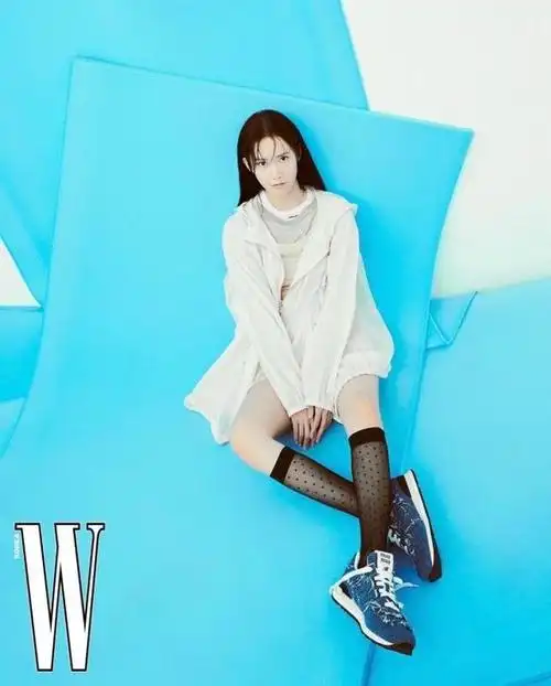 少女时代成员林允儿拥有冻龄美貌和完美身材,她近期登上韩国版时尚