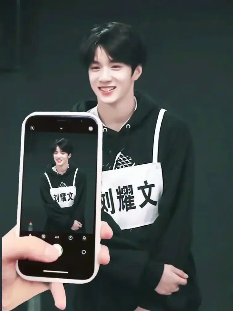 文文壁纸分享.#刘耀文#壁纸 #追星 #刘耀文屏保 - 抖音