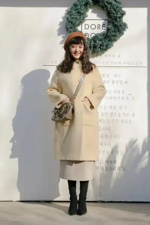 初春必备的鹅黄色大衣该来一件了