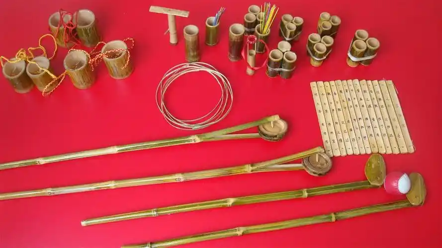 内容                该作品在静态展示时,是以竹子小屋的形式呈现