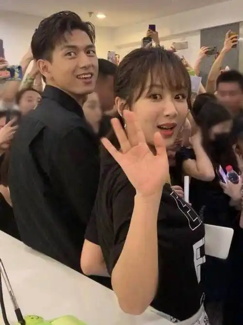 杨紫罕见对李现提"条件",再度互动令人哭笑不得!