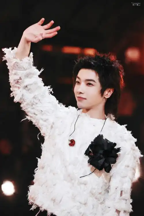 华晨宇加盟季风音乐会