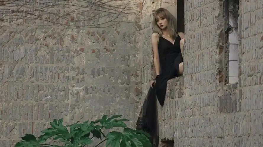 性感美女黑色连衣裙尽显身材曲面诱惑迷人,高清壁纸图片,大陆美女