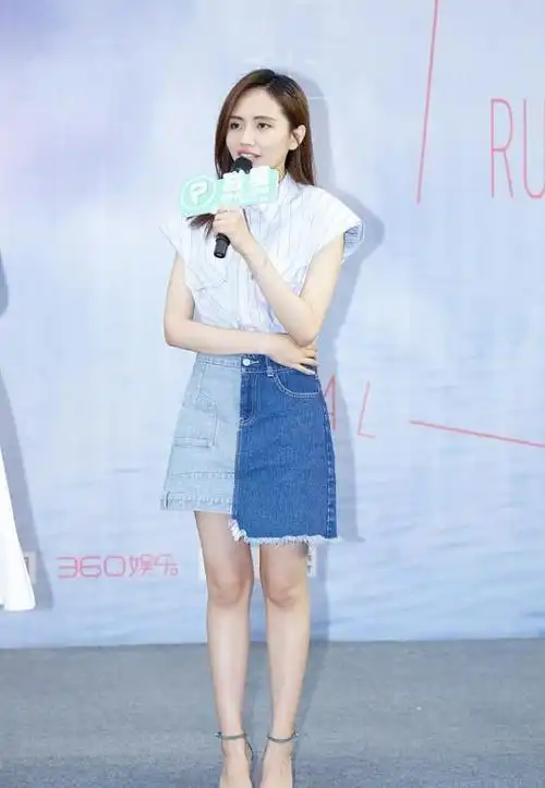 刘惜君虽然只有163cm却穿出高挑感长马甲盖住鱼尾裙还挺别致