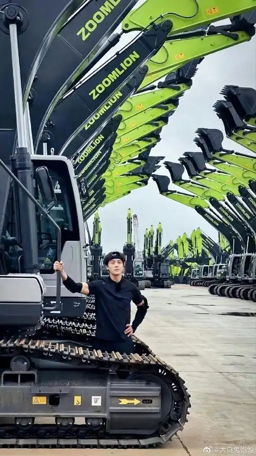 陈伟霆乱停摩托车挨训##陈伟霆挨训内八字