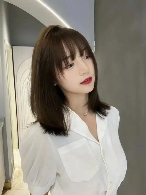 长发发型 中长发发型比初恋发型稍微长点,但是整体感觉简单 大方好看