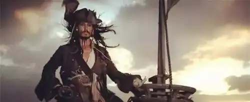 杰克船长的第一次是在03年《加勒比海盗:黑珍珠的诅咒》中出现,伴随着