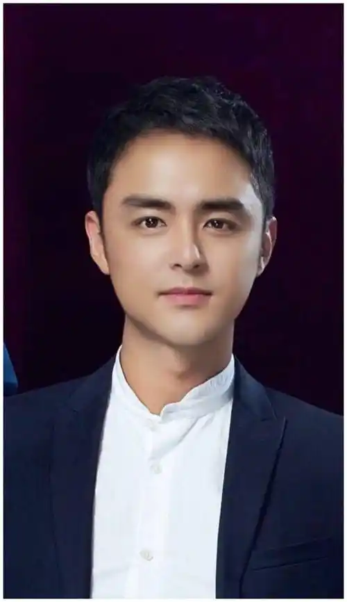 44岁知名男星明道与女粉合影!