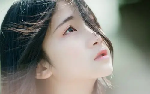 长发美女文艺治愈写真桌面壁纸