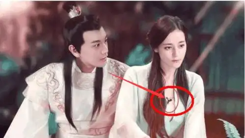 10个影视剧中有意思的穿帮镜头