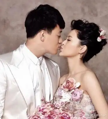 嫁给自己学生的她,相恋十一年连生三胎,双硕学历事业家庭全开花