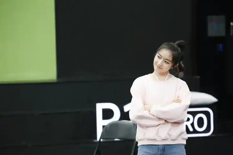 《我就是演员》十五进九 李兰迪突破学生演绎80后个性小妞