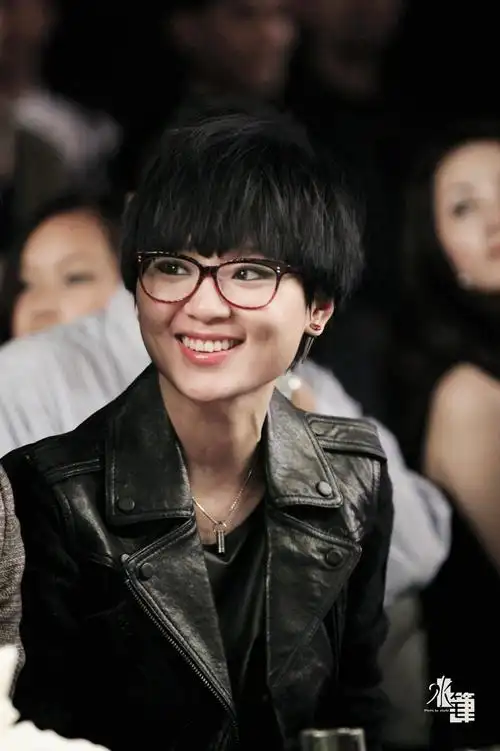 p>周笔畅,1985年7月26日出生于湖南省长沙市,华语流行乐女歌手,词曲