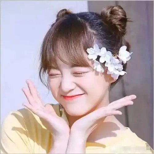 笑的很开心很甜的女生头像  绝绝子