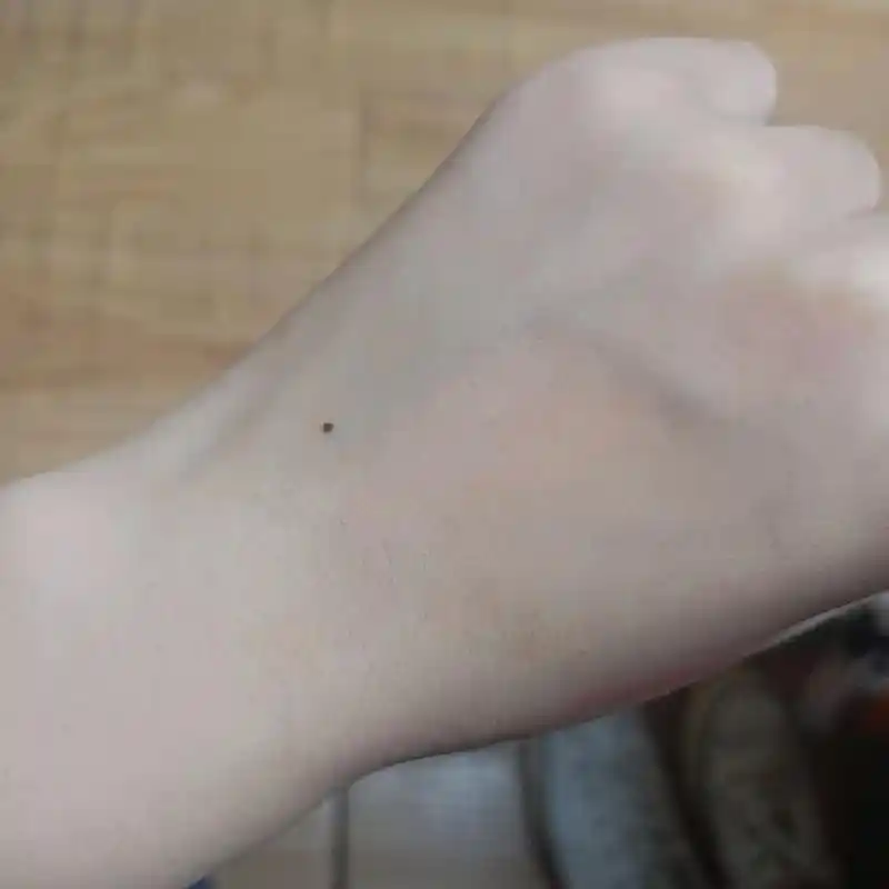 左手长了一颗新痣#我 #姜海粼 #newjeans #美术生 - 抖音