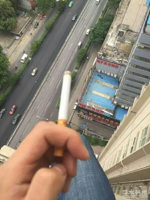 股票大跌,不想活了,杭州哪个天台最漂亮,适合跳的.