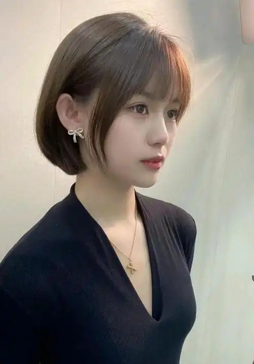 第二种:挂耳立体短发