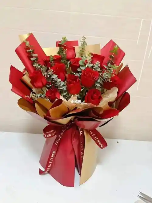 十一支红玫瑰花束图片(十一支红玫瑰花束图片高清)