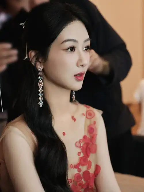 杨紫跨年演唱会唱长相思##杨紫唱了长相思